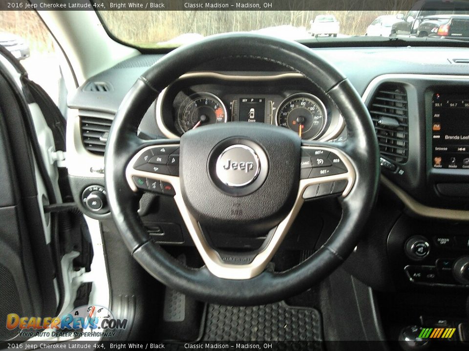 2016 Jeep Cherokee Latitude 4x4 Bright White / Black Photo #8