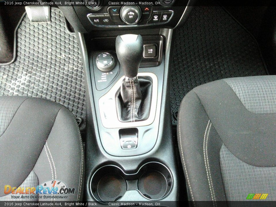 2016 Jeep Cherokee Latitude 4x4 Bright White / Black Photo #9