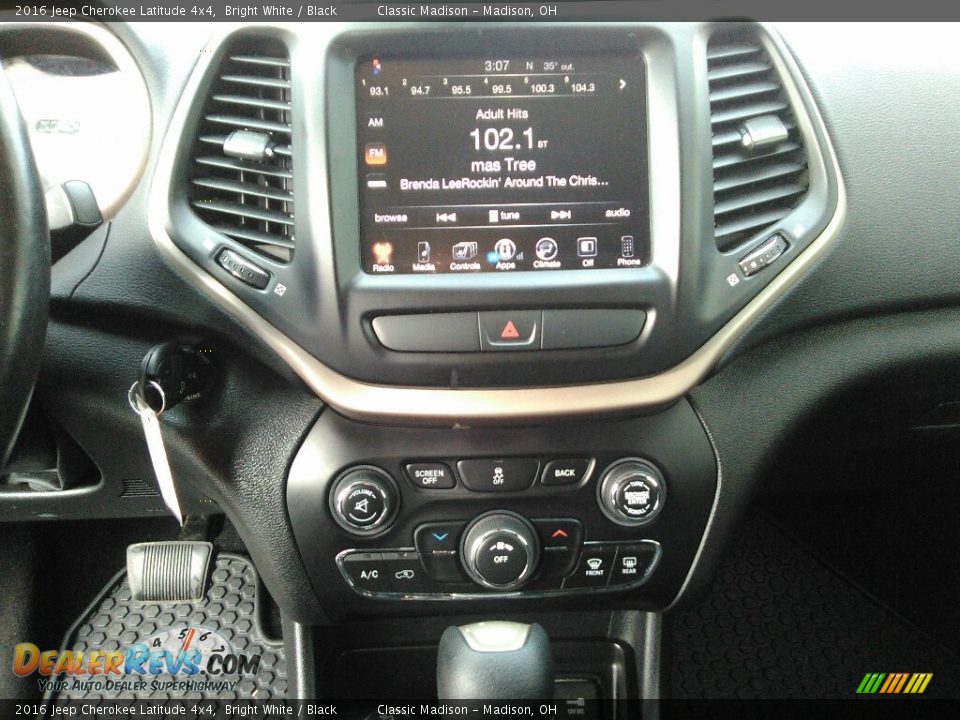 2016 Jeep Cherokee Latitude 4x4 Bright White / Black Photo #10