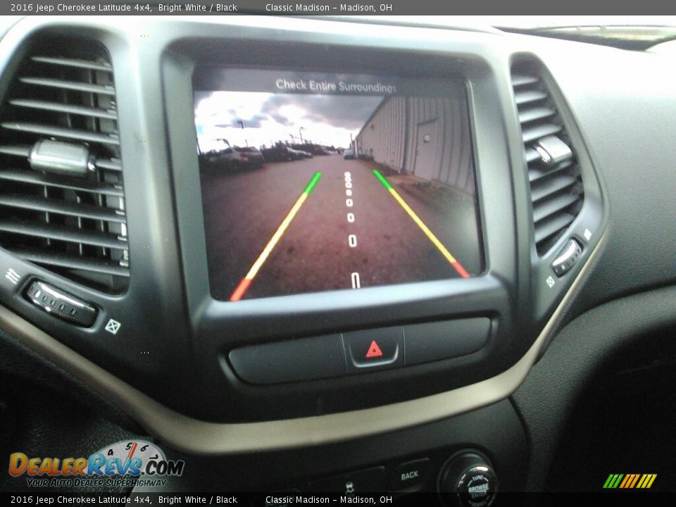 2016 Jeep Cherokee Latitude 4x4 Bright White / Black Photo #11