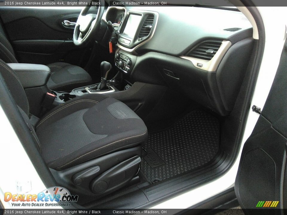 2016 Jeep Cherokee Latitude 4x4 Bright White / Black Photo #15