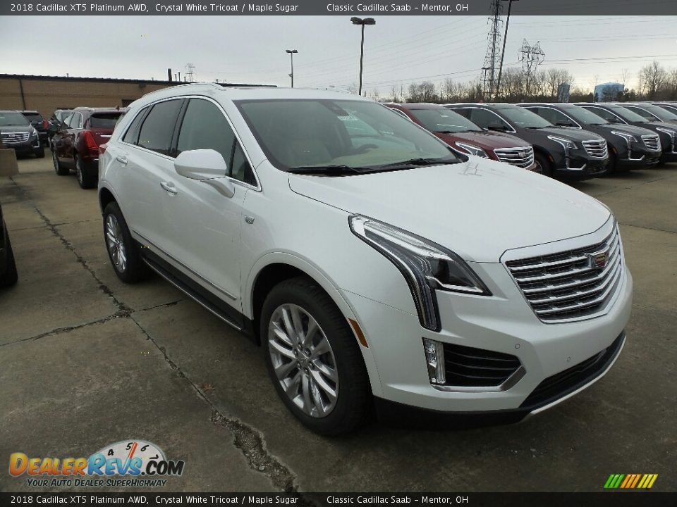 Front 3/4 View of 2018 Cadillac XT5 Platinum AWD Photo #1