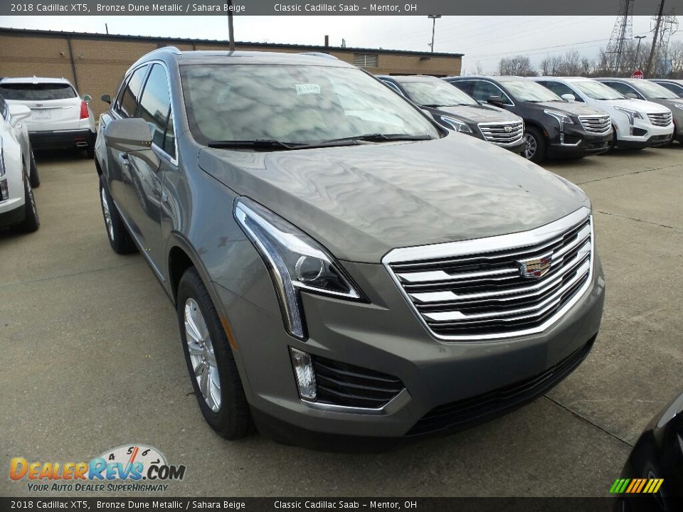 Front 3/4 View of 2018 Cadillac XT5  Photo #1