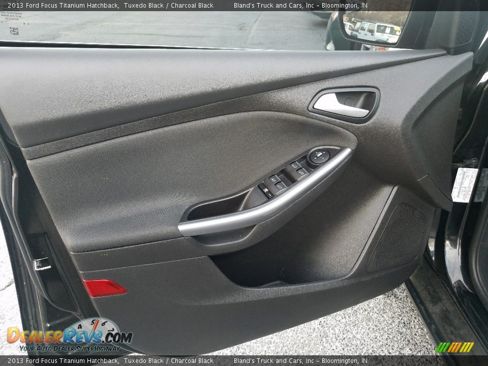 2013 Ford Focus Titanium Hatchback Tuxedo Black / Charcoal Black Photo #10