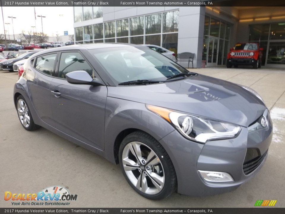 Front 3/4 View of 2017 Hyundai Veloster Value Edition Photo #3
