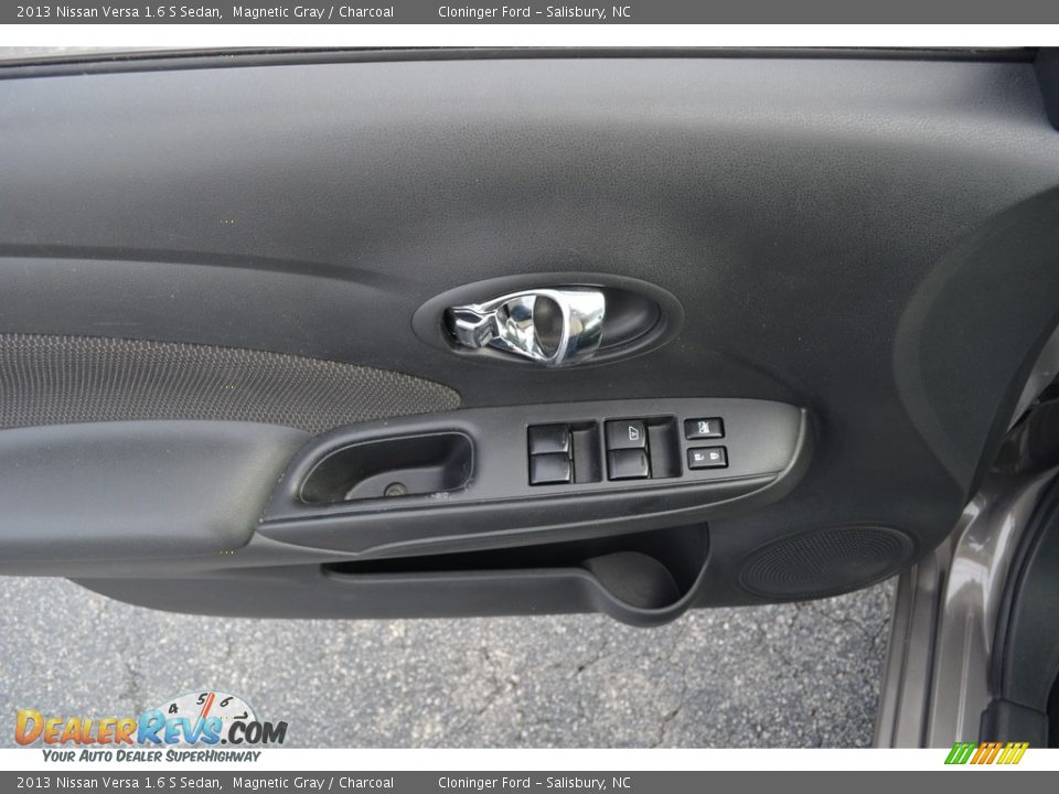 2013 Nissan Versa 1.6 S Sedan Magnetic Gray / Charcoal Photo #8