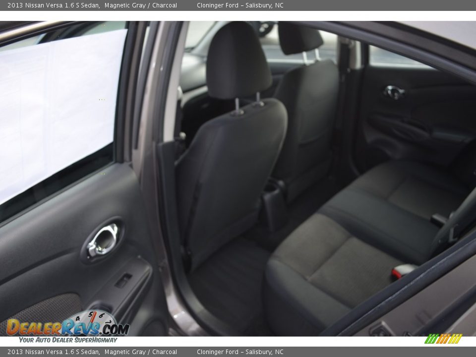 2013 Nissan Versa 1.6 S Sedan Magnetic Gray / Charcoal Photo #11