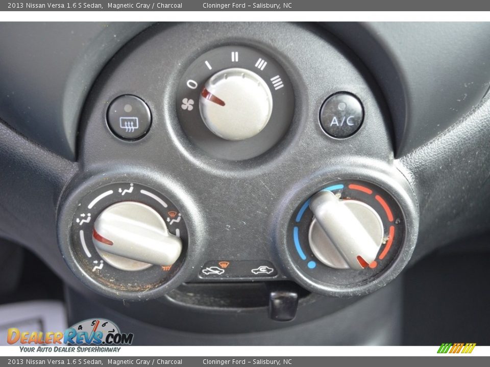 2013 Nissan Versa 1.6 S Sedan Magnetic Gray / Charcoal Photo #17