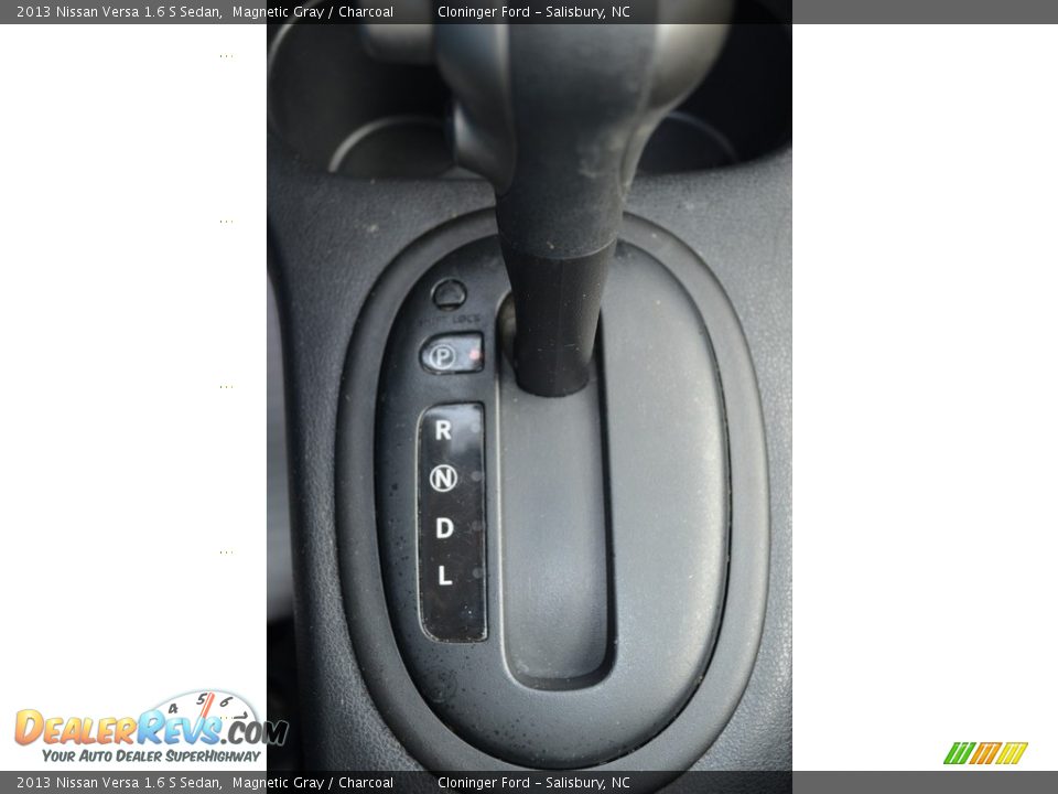 2013 Nissan Versa 1.6 S Sedan Magnetic Gray / Charcoal Photo #18