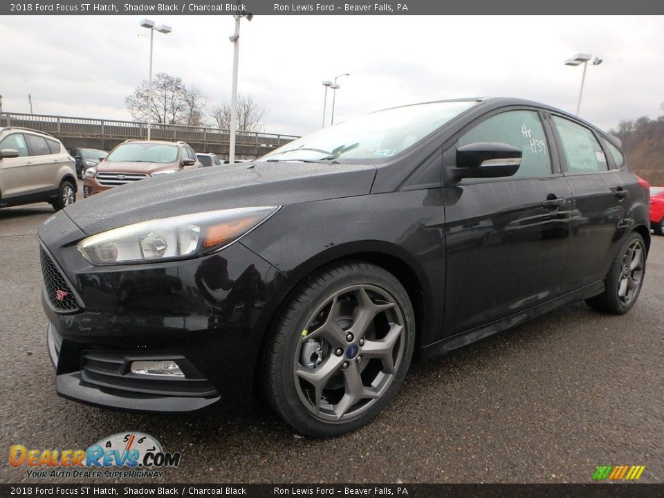 Front 3/4 View of 2018 Ford Focus ST Hatch Photo #8