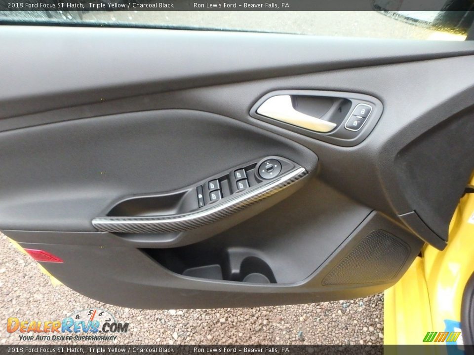 Door Panel of 2018 Ford Focus ST Hatch Photo #14