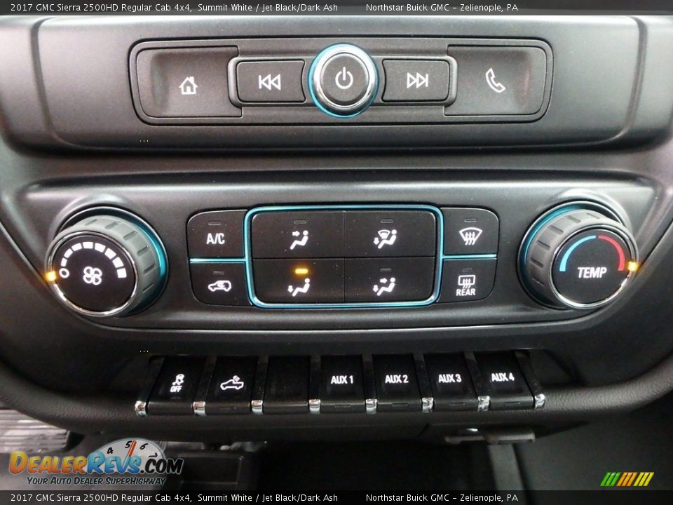 Controls of 2017 GMC Sierra 2500HD Regular Cab 4x4 Photo #20