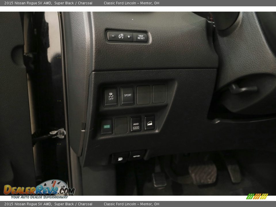 2015 Nissan Rogue SV AWD Super Black / Charcoal Photo #5
