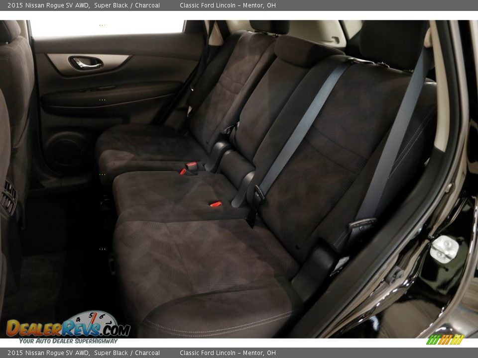 2015 Nissan Rogue SV AWD Super Black / Charcoal Photo #15