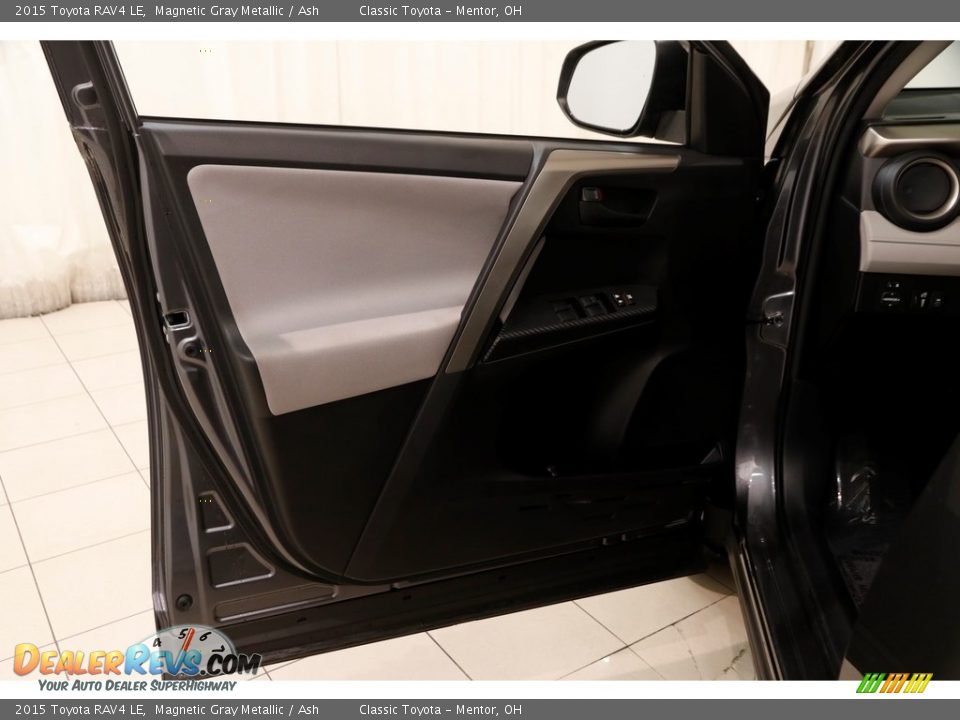 2015 Toyota RAV4 LE Magnetic Gray Metallic / Ash Photo #4