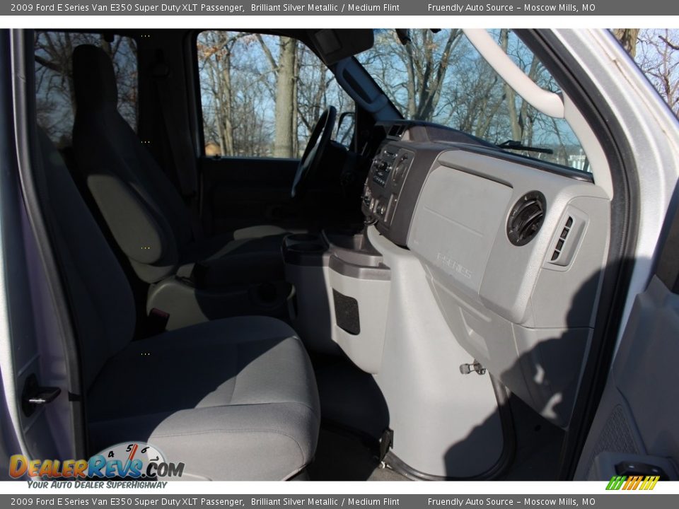 2009 Ford E Series Van E350 Super Duty XLT Passenger Brilliant Silver Metallic / Medium Flint Photo #30