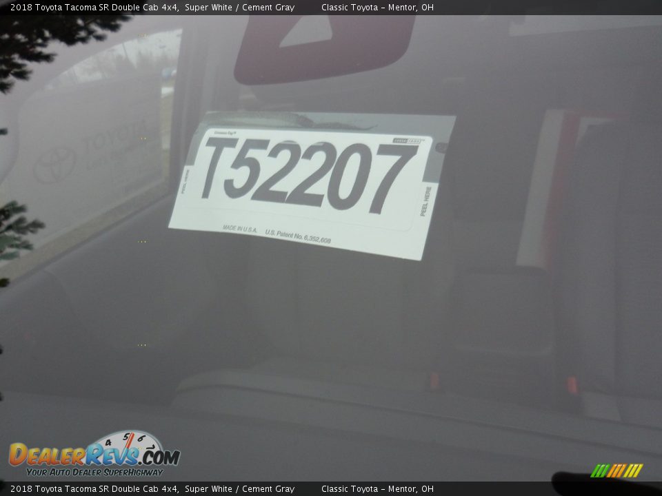 2018 Toyota Tacoma SR Double Cab 4x4 Super White / Cement Gray Photo #1