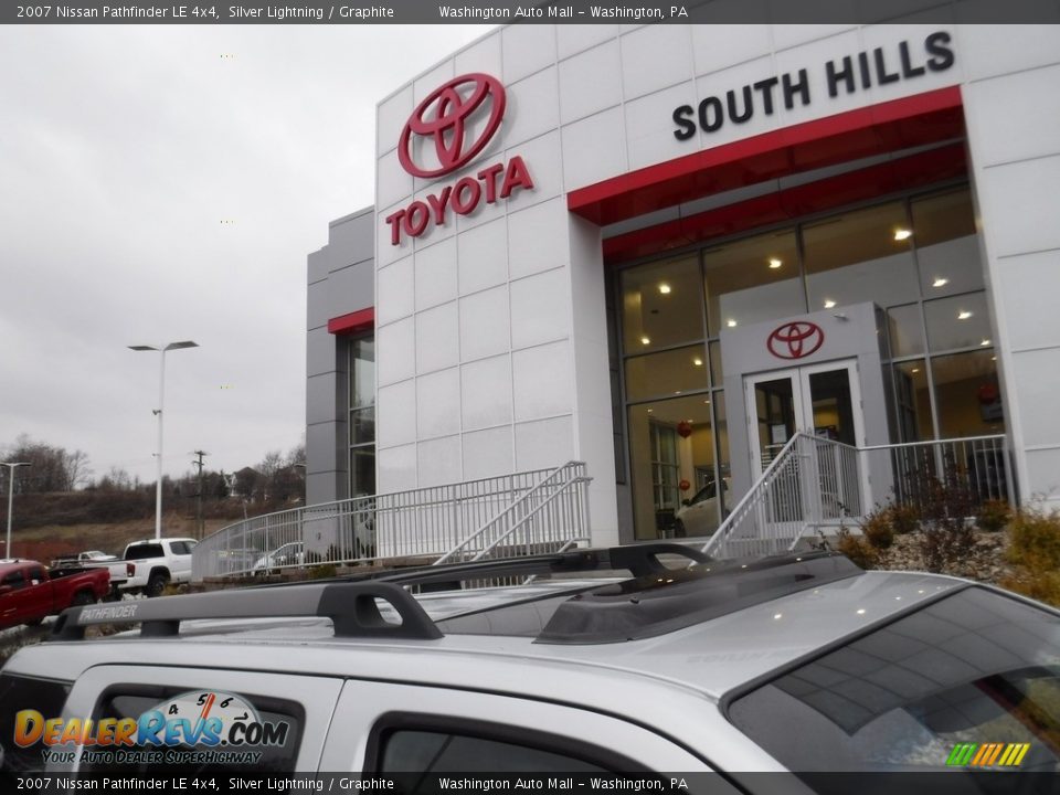 2007 Nissan Pathfinder LE 4x4 Silver Lightning / Graphite Photo #4