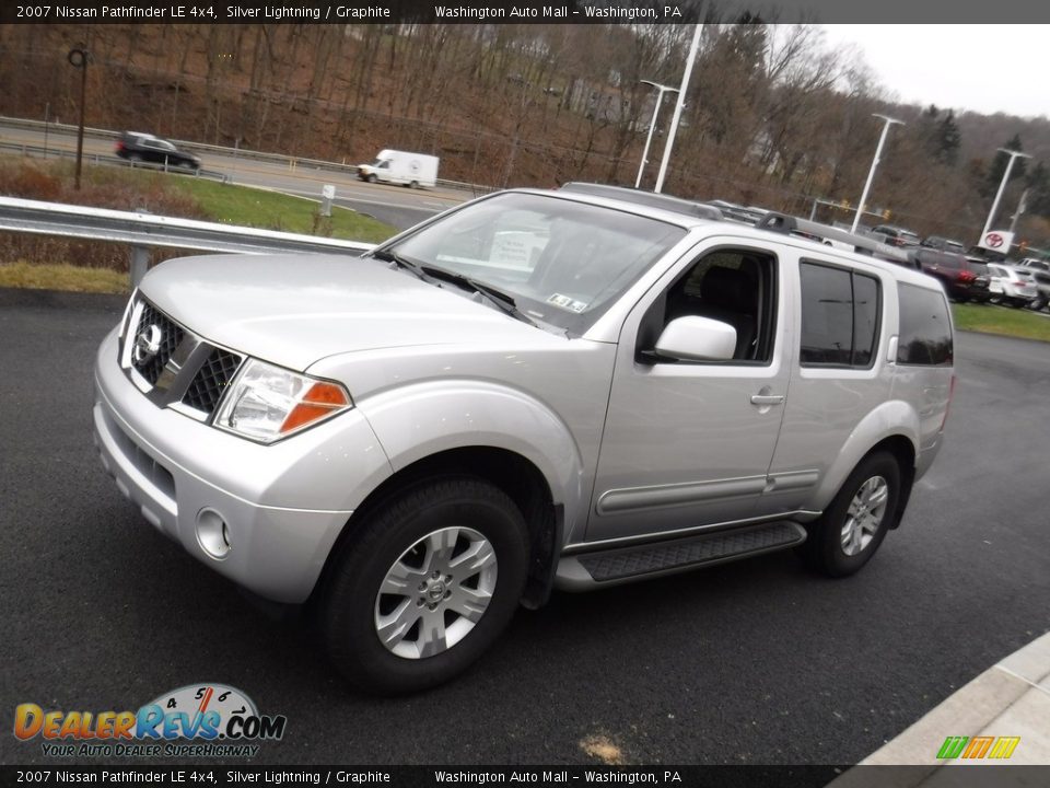 2007 Nissan Pathfinder LE 4x4 Silver Lightning / Graphite Photo #6