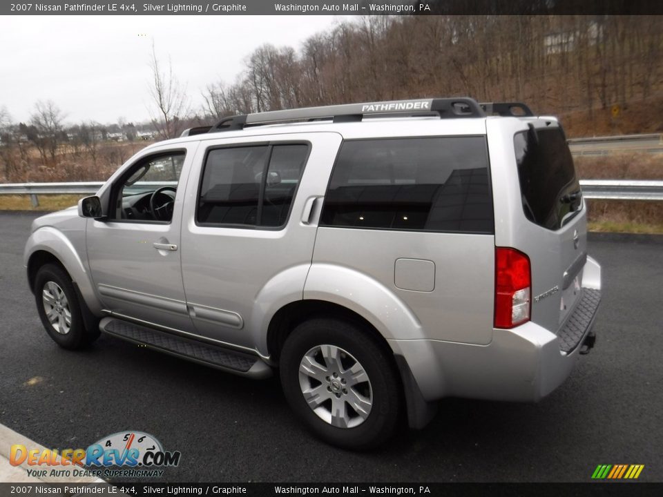 2007 Nissan Pathfinder LE 4x4 Silver Lightning / Graphite Photo #9