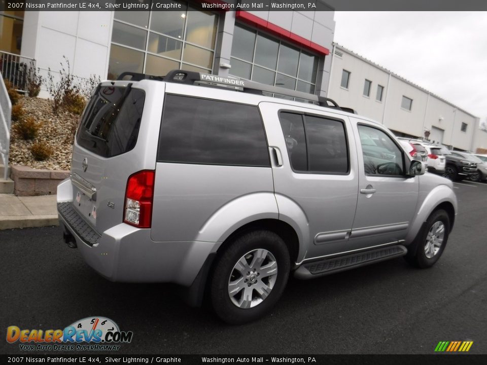 2007 Nissan Pathfinder LE 4x4 Silver Lightning / Graphite Photo #10