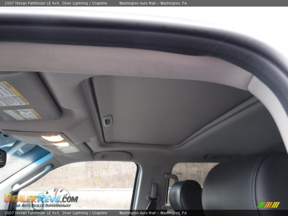 2007 Nissan Pathfinder LE 4x4 Silver Lightning / Graphite Photo #12