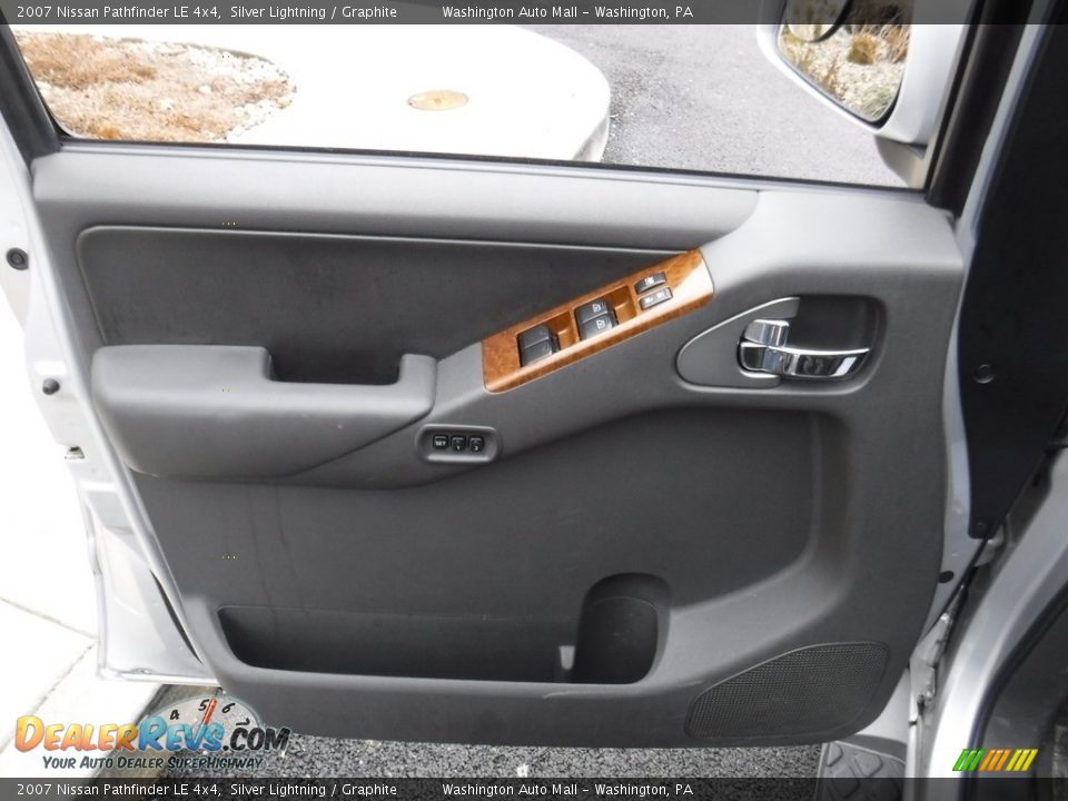 2007 Nissan Pathfinder LE 4x4 Silver Lightning / Graphite Photo #14