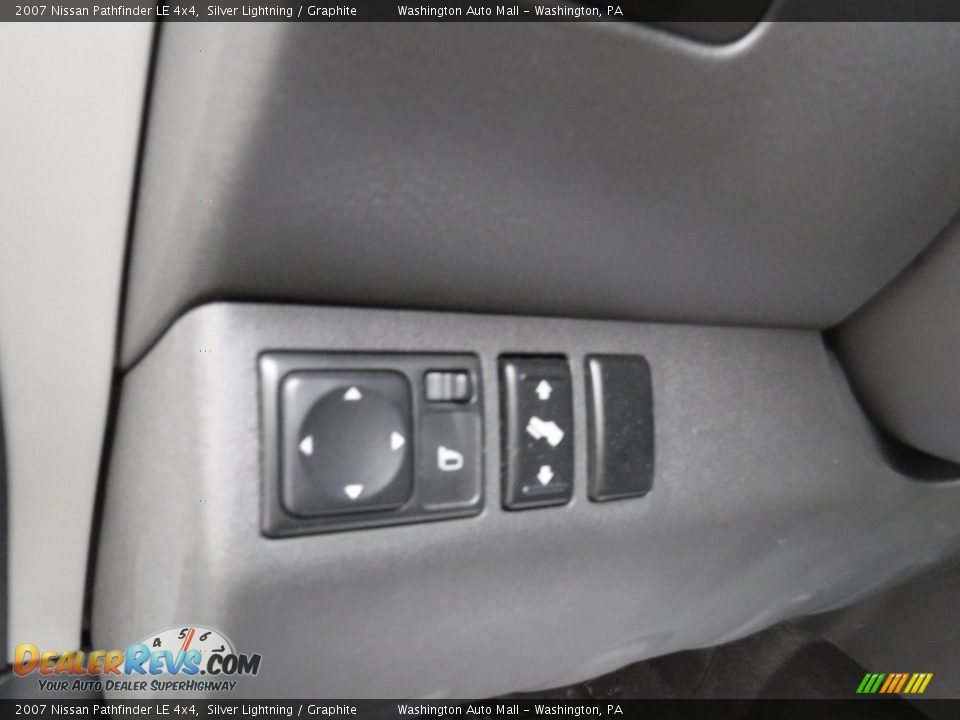 2007 Nissan Pathfinder LE 4x4 Silver Lightning / Graphite Photo #16