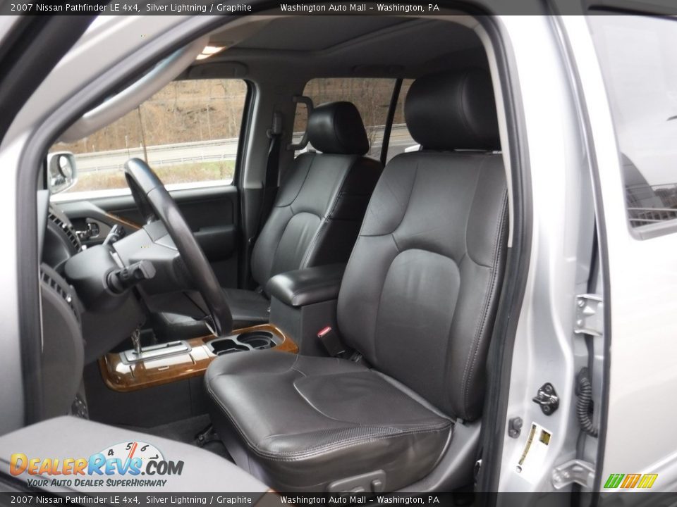 2007 Nissan Pathfinder LE 4x4 Silver Lightning / Graphite Photo #17