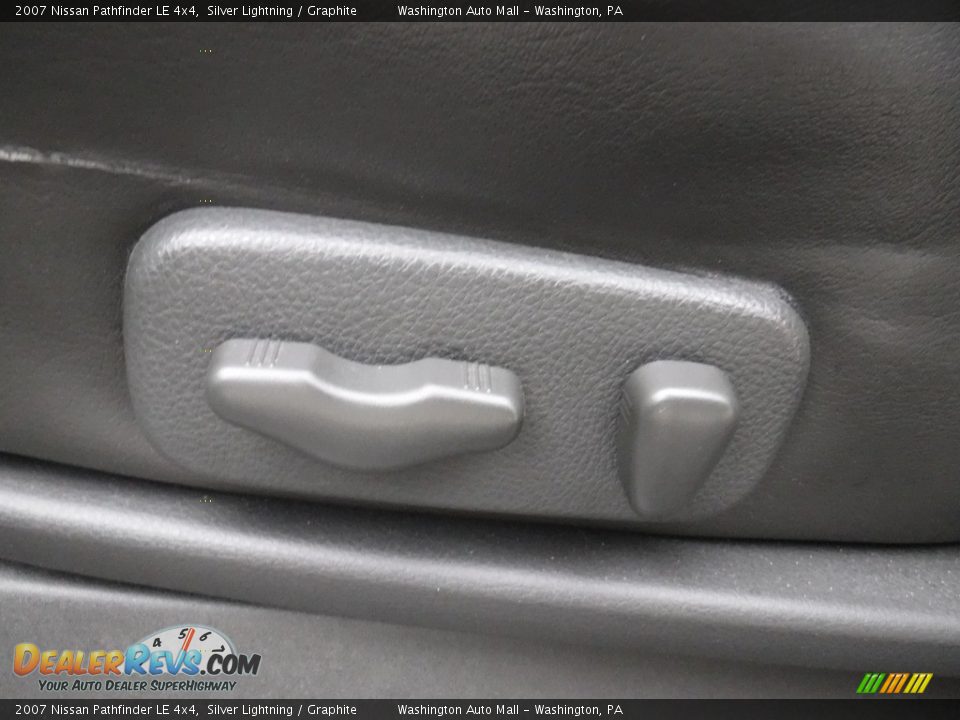 2007 Nissan Pathfinder LE 4x4 Silver Lightning / Graphite Photo #18