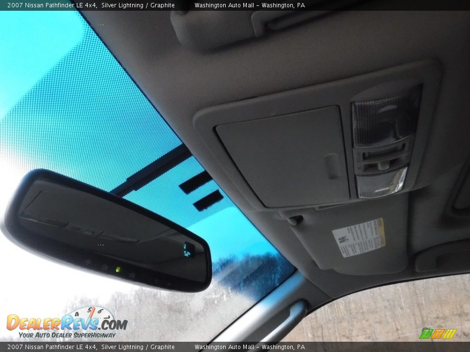 2007 Nissan Pathfinder LE 4x4 Silver Lightning / Graphite Photo #22