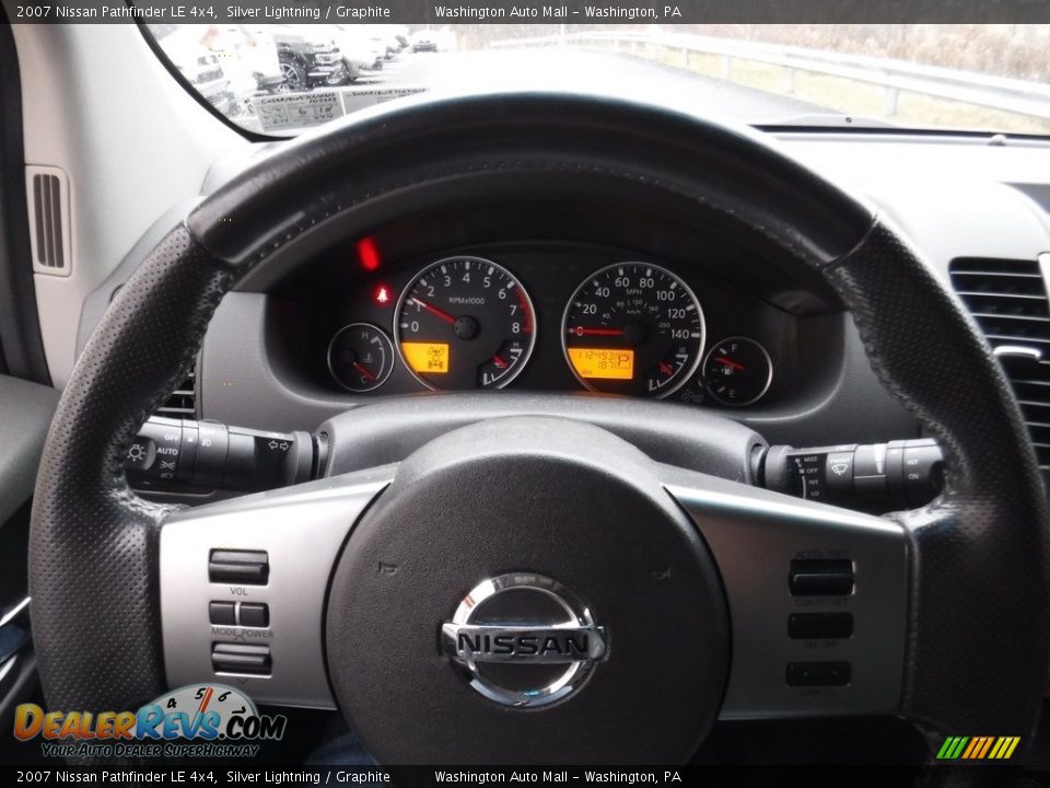 2007 Nissan Pathfinder LE 4x4 Silver Lightning / Graphite Photo #23