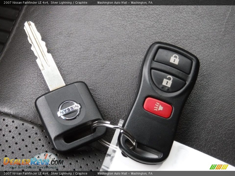 2007 Nissan Pathfinder LE 4x4 Silver Lightning / Graphite Photo #27