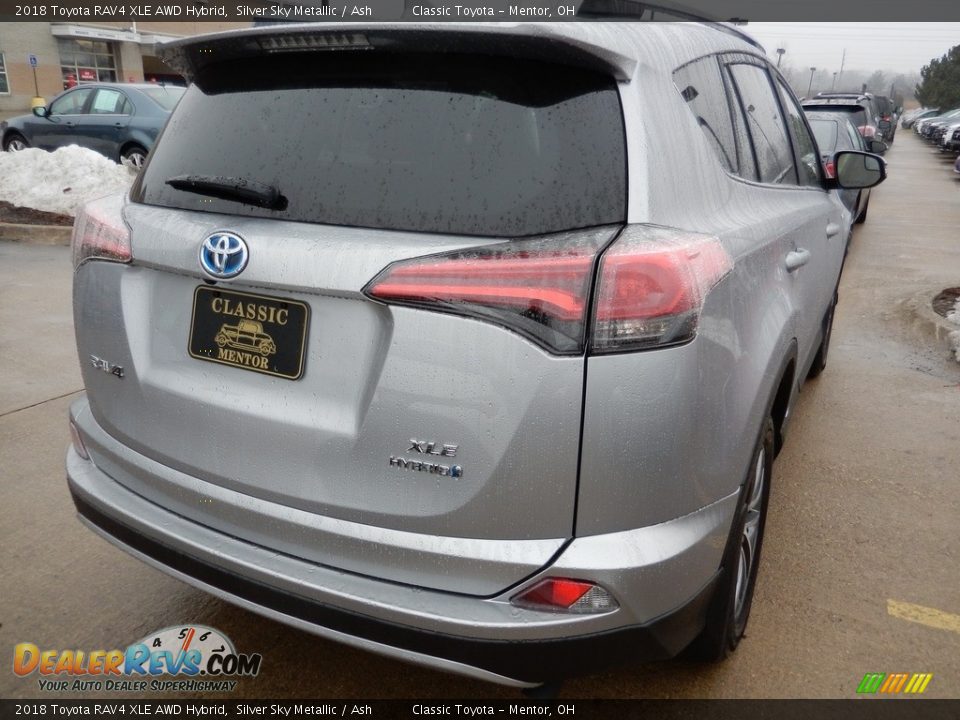2018 Toyota RAV4 XLE AWD Hybrid Silver Sky Metallic / Ash Photo #2
