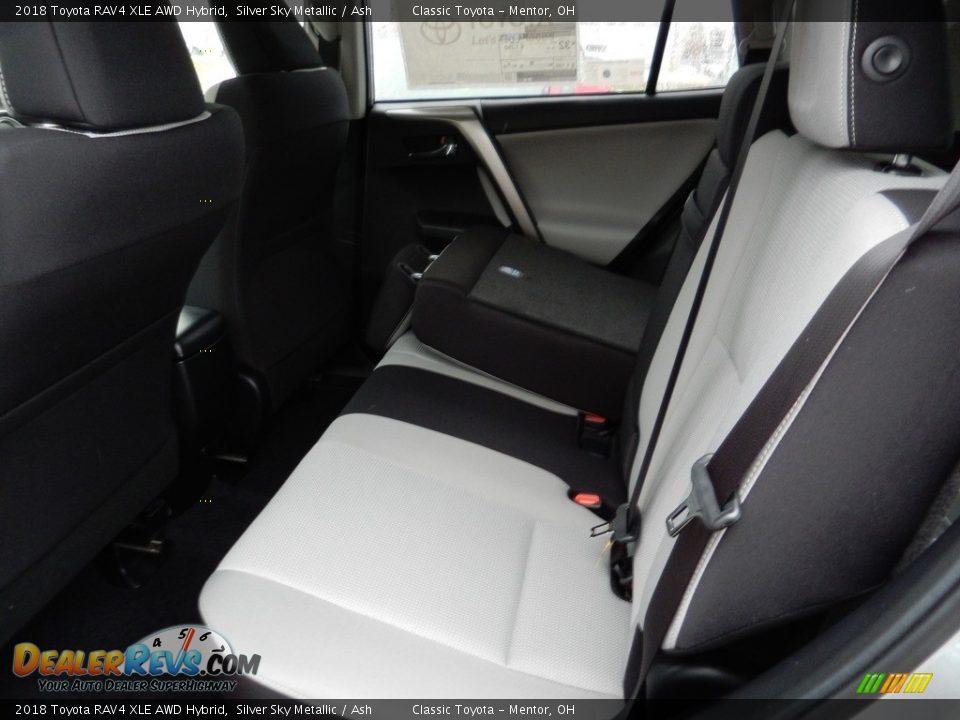 2018 Toyota RAV4 XLE AWD Hybrid Silver Sky Metallic / Ash Photo #5