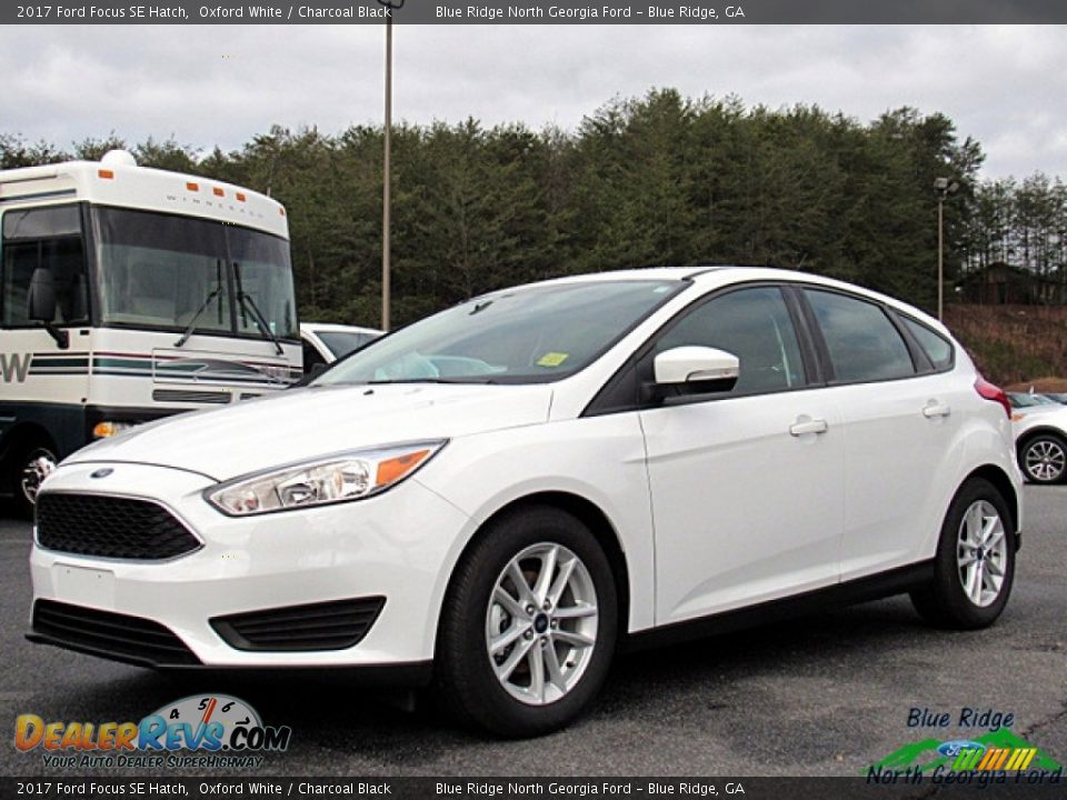 2017 Ford Focus SE Hatch Oxford White / Charcoal Black Photo #1