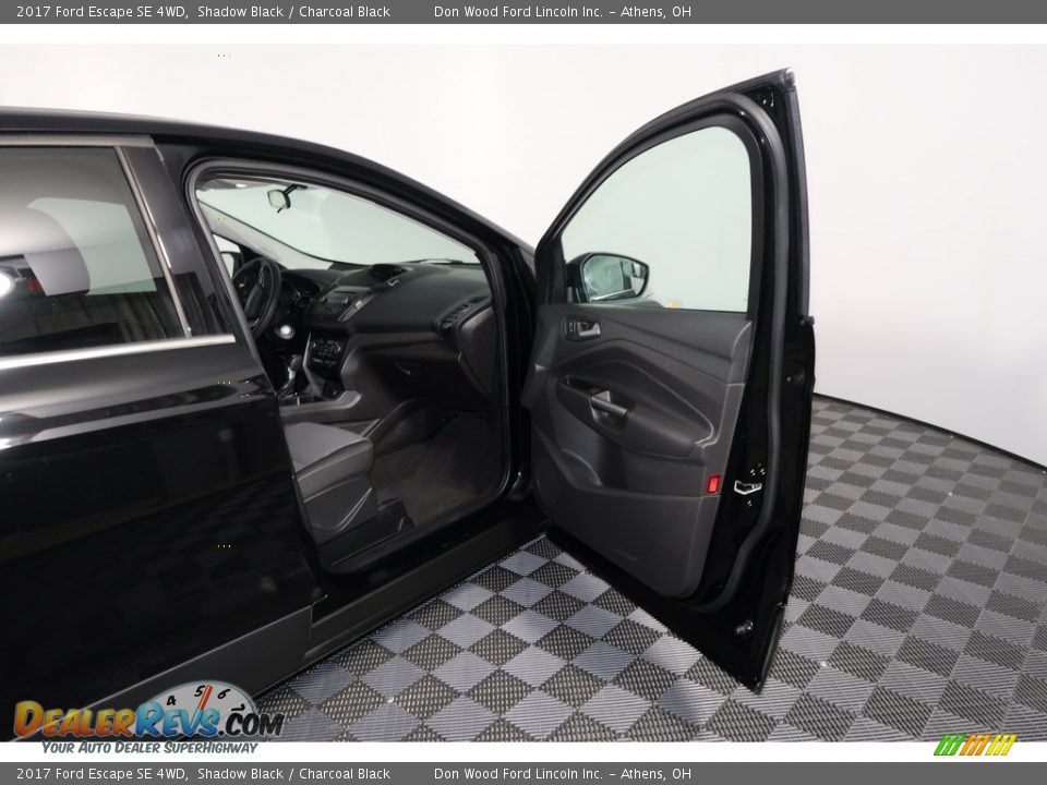 2017 Ford Escape SE 4WD Shadow Black / Charcoal Black Photo #28
