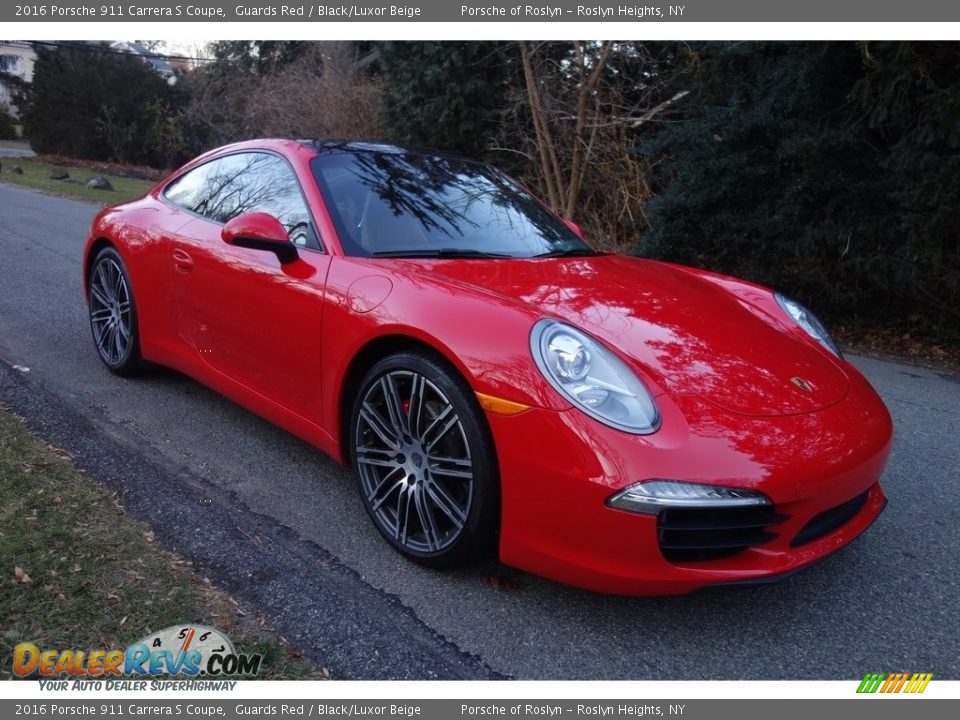 Front 3/4 View of 2016 Porsche 911 Carrera S Coupe Photo #8