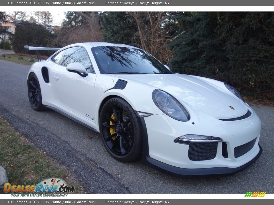 Front 3/4 View of 2016 Porsche 911 GT3 RS Photo #9