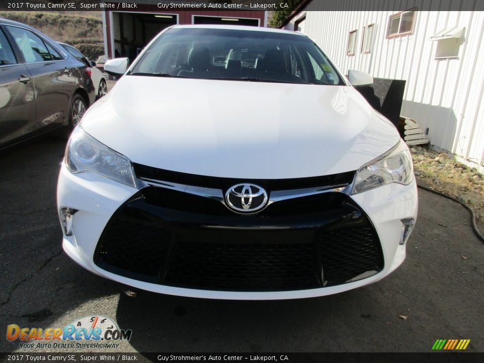 2017 Toyota Camry SE Super White / Black Photo #2