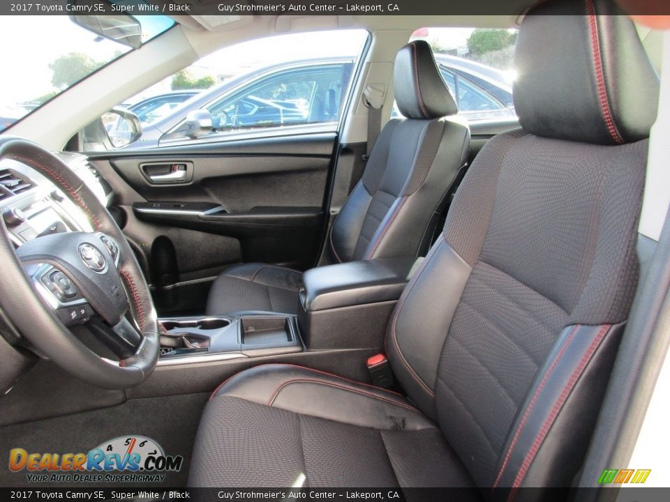2017 Toyota Camry SE Super White / Black Photo #7
