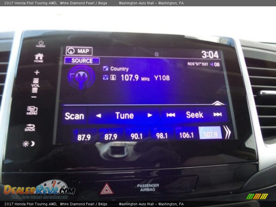 2017 Honda Pilot Touring AWD White Diamond Pearl / Beige Photo #26