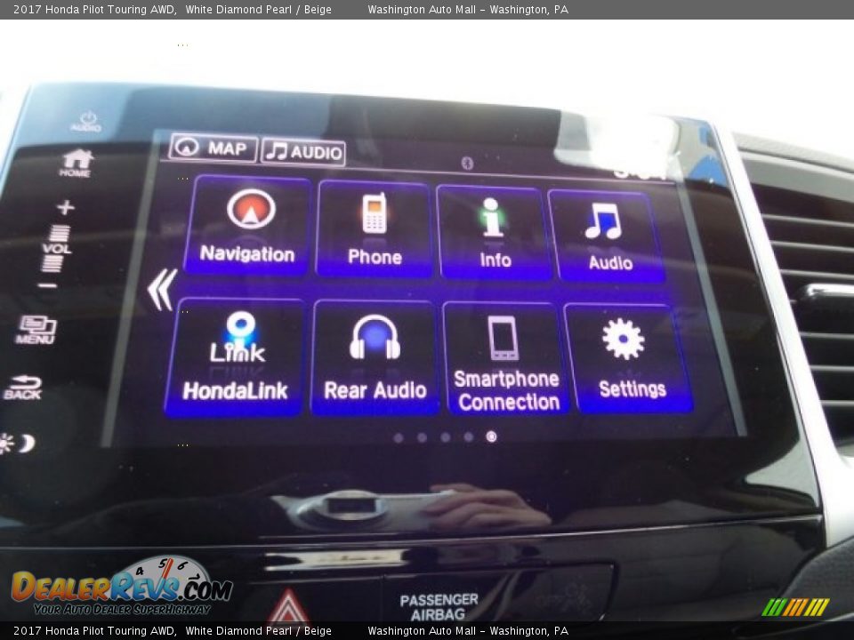 2017 Honda Pilot Touring AWD White Diamond Pearl / Beige Photo #27