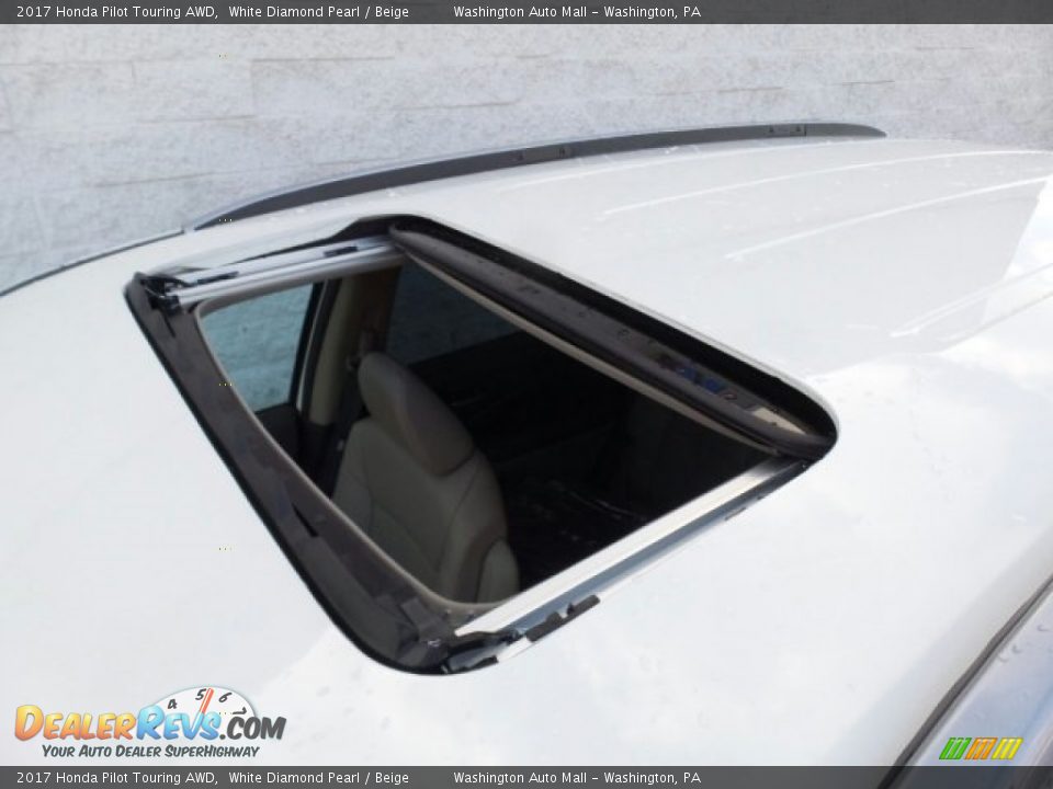 2017 Honda Pilot Touring AWD White Diamond Pearl / Beige Photo #34