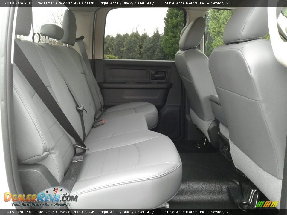 2018 Ram 4500 Tradesman Crew Cab 4x4 Chassis Bright White / Black/Diesel Gray Photo #11