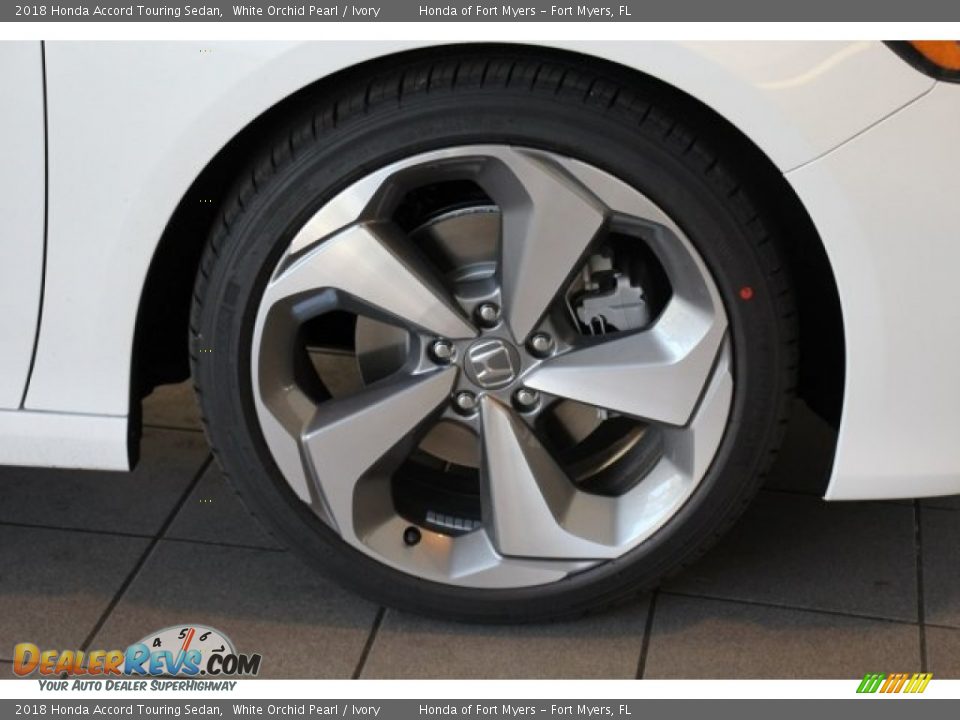 2018 Honda Accord Touring Sedan White Orchid Pearl / Ivory Photo #8