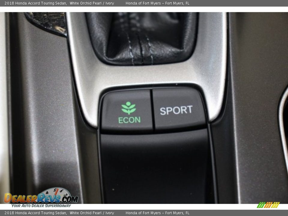2018 Honda Accord Touring Sedan White Orchid Pearl / Ivory Photo #22