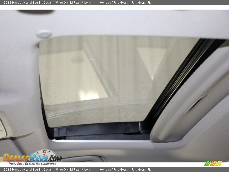 2018 Honda Accord Touring Sedan White Orchid Pearl / Ivory Photo #23