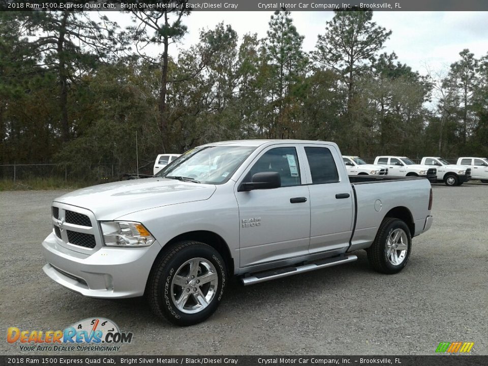 Front 3/4 View of 2018 Ram 1500 Express Quad Cab Photo #1