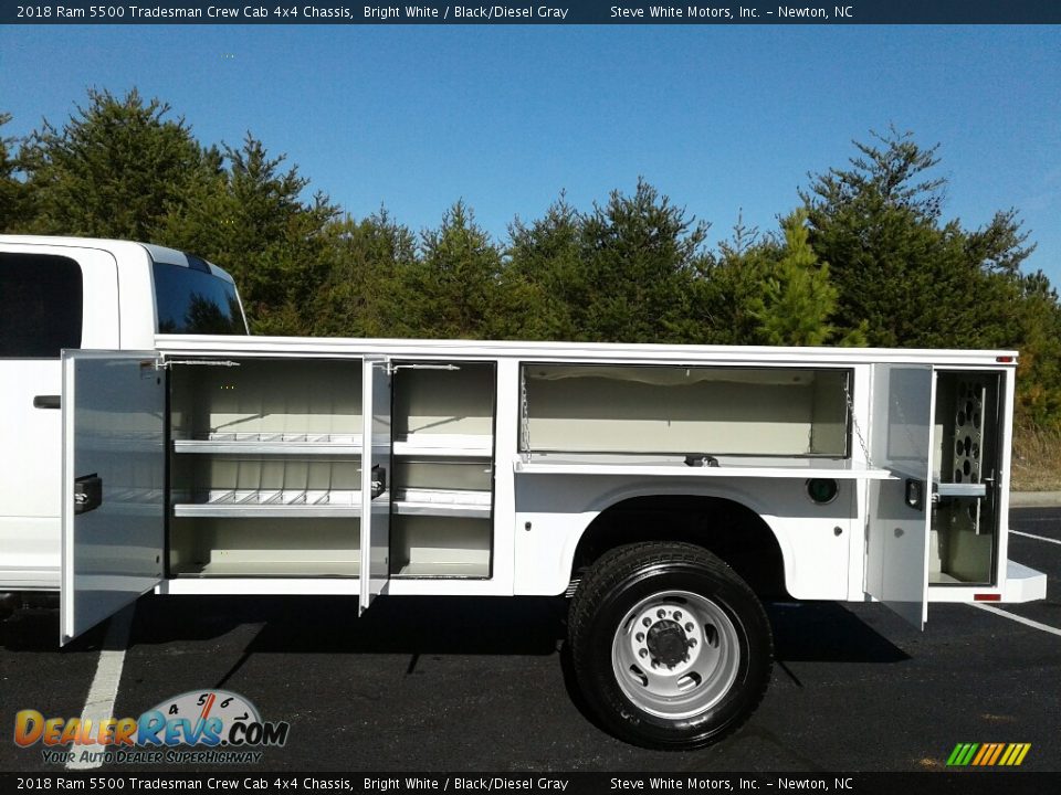 2018 Ram 5500 Tradesman Crew Cab 4x4 Chassis Bright White / Black/Diesel Gray Photo #2